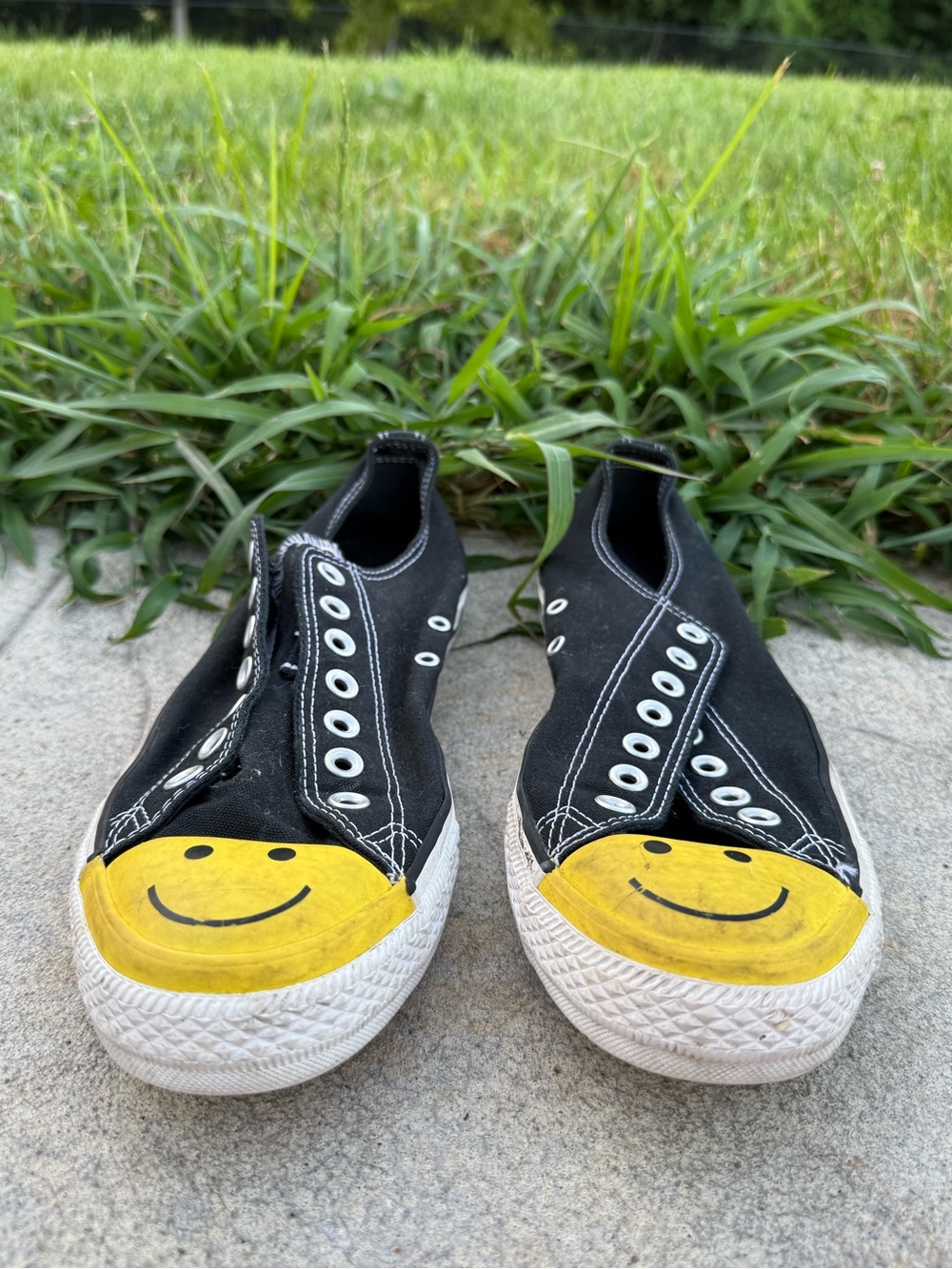 Converse Smiley Face Low Tops Black Unisex men’s 9, Women’s 11 no laces - Picture 2 of 7